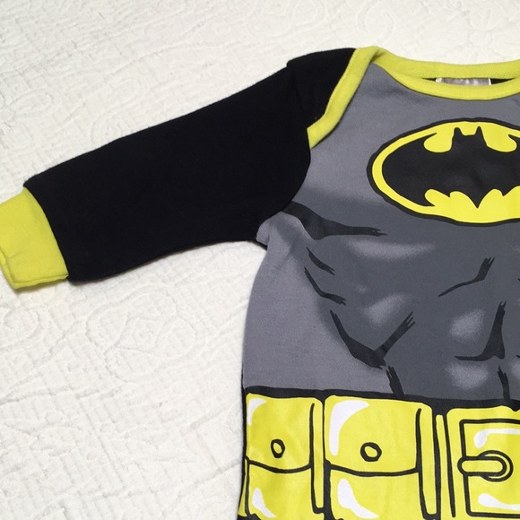 0-3m (4/$20) Batman Footie by DC Comics - Picture 4 of 14